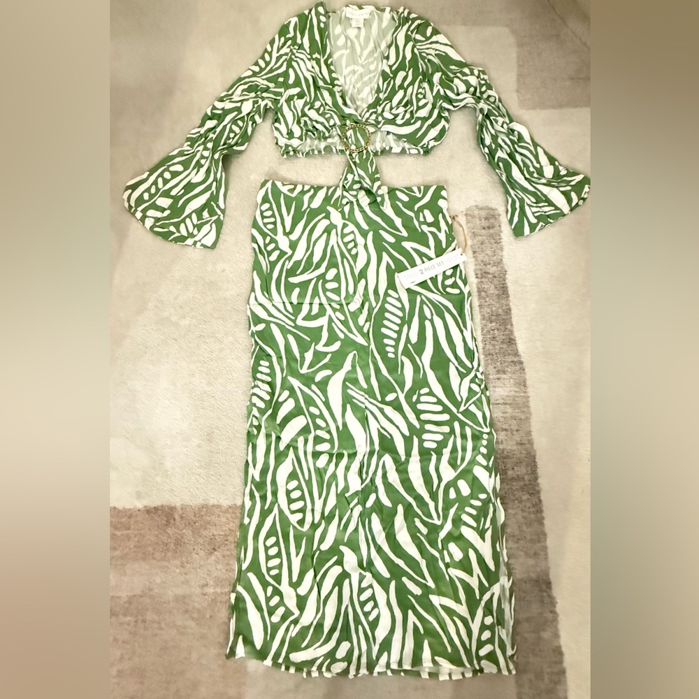 House of Harlow 1960 Two-Piece Set Size S – Green Print Crop Top & Skirt